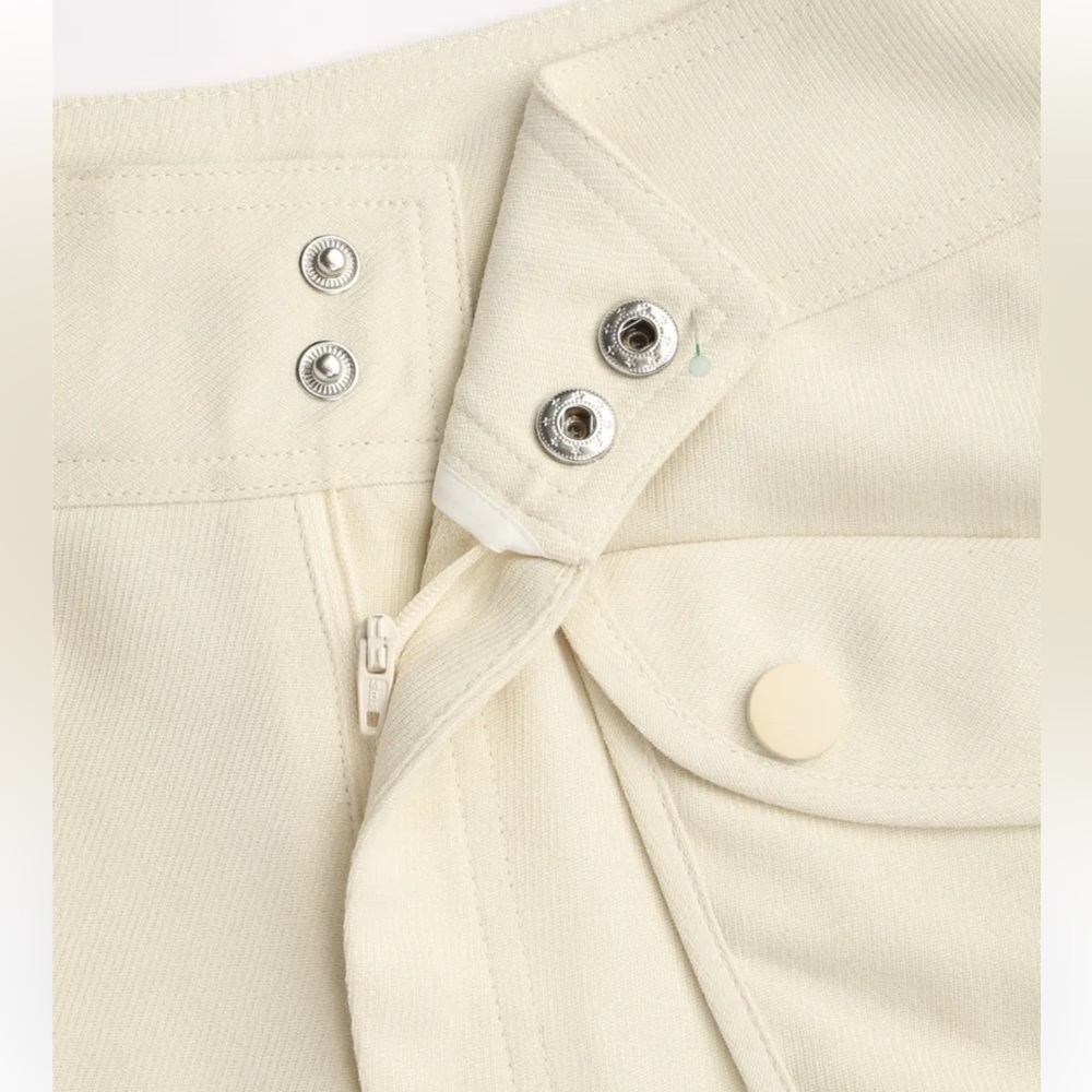 Solid mid waist button pocket shorts - Picture 4 of 6